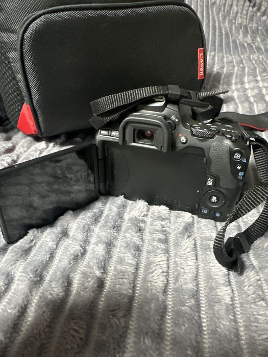 Продам фотоаппарат CanonEOS 250 D