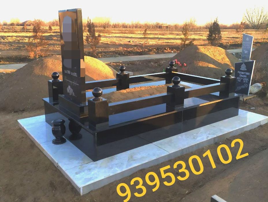 Памитник из Гранита и мрамира.