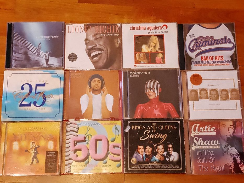 60 броя оригинални дискове (CD)  с английска музика