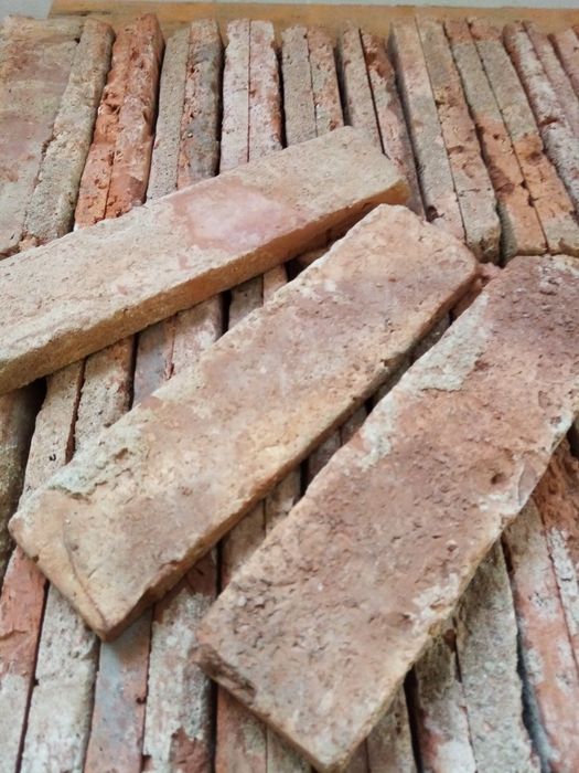 Cărămidă veche feliata aparenta