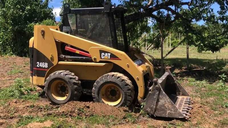 Услуги с Мини Челен Товарач(Бобкат) и Самосвал