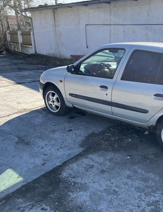 Vand sau schimb clio 1.2 benzina