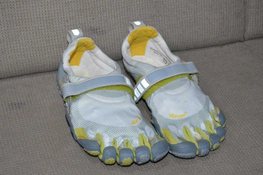 Adidași Barefoot Vibram FiveFingers Bikila Mărimea M41 (EU 41)