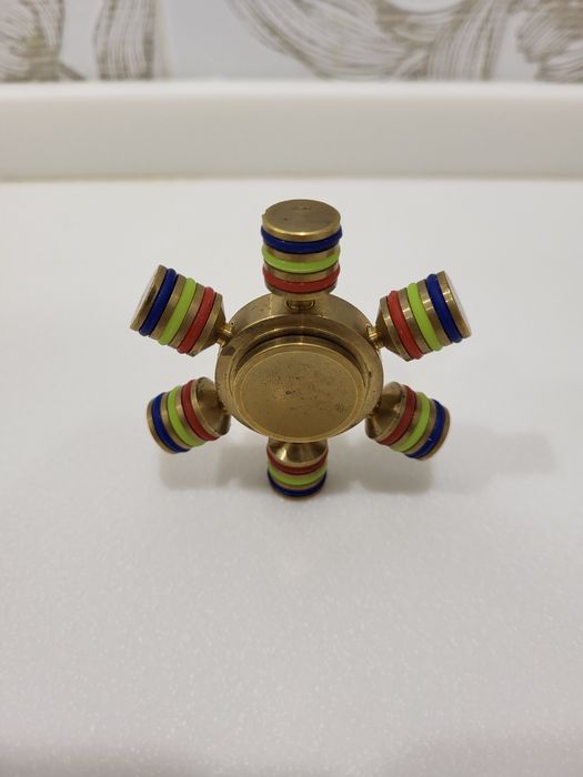 Спиннер игрушка.