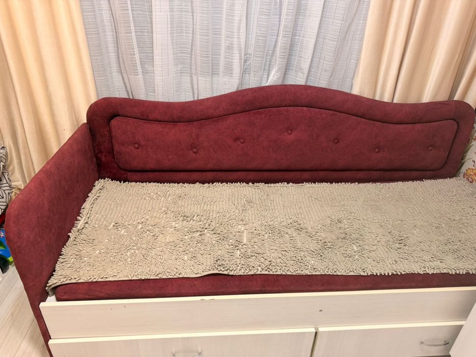 Кровать с задвижками