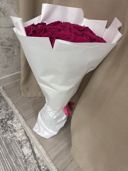 Розовый роза  белый оформл