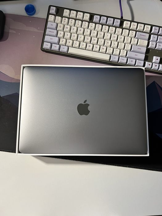Macbook air 13 intel i3 .идеальное состояние