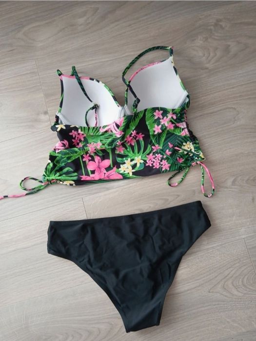 Costum de baie nou