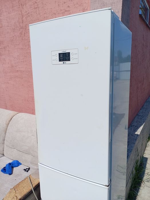Продам Холодильник LG