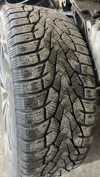 Продам зимние шины 235/55/18