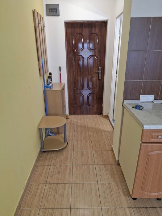 Inchiriez garsoniera etj 2 bloc Opera, str Stefan cel Mare.