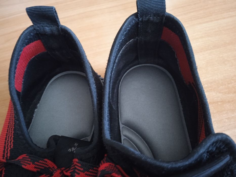 Кроссовки летние.