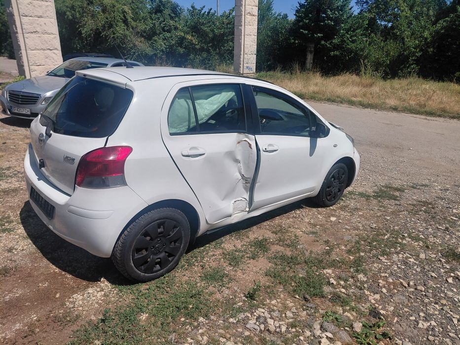 Toyota Yaris 1.0i vvti на части !!!