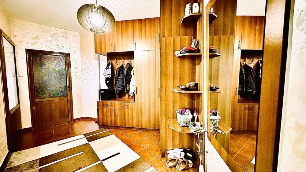 Продава се Етаж от къща в Шумен, Томбул джамия - 125 кв.м за 1120 €/кв.м - Снимка #4