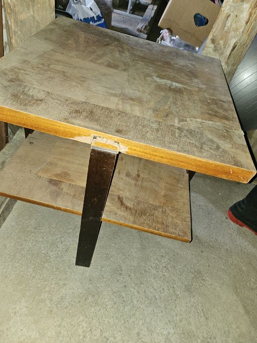 Дървена масичка холна