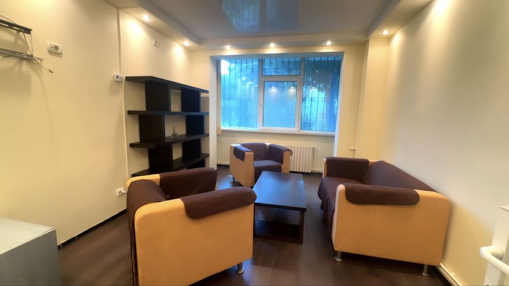 Oferim apartament 3 camere zona Abator, 375 euro