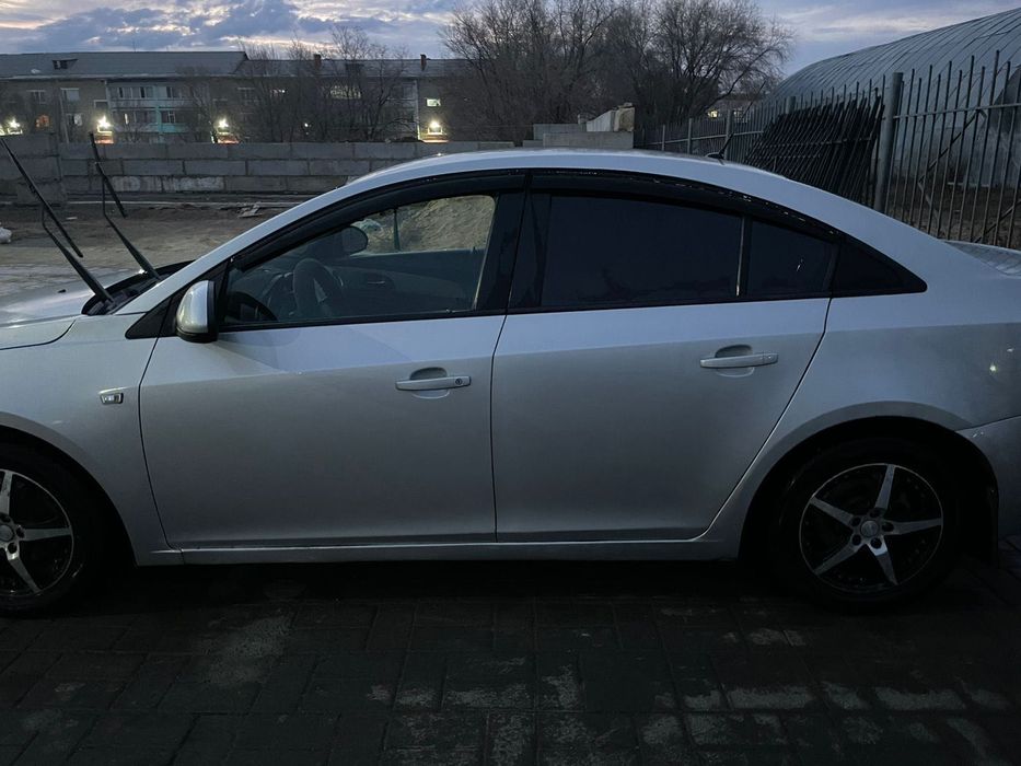 Chevrolet Cruze автомобиль