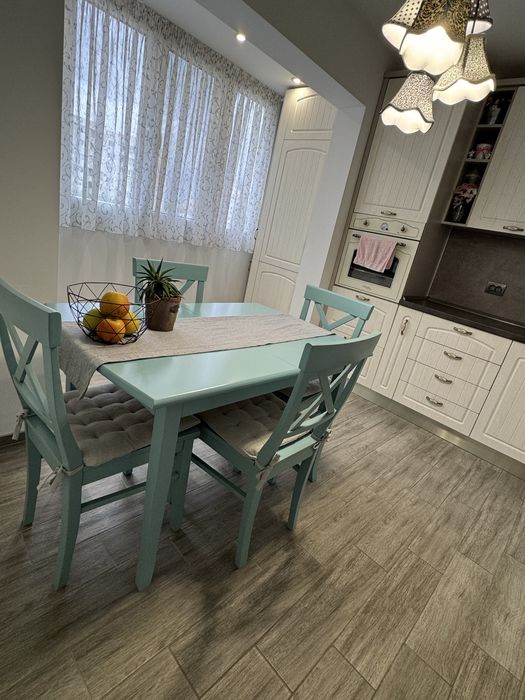 Разтегателна трапезарна маса с 4 стола