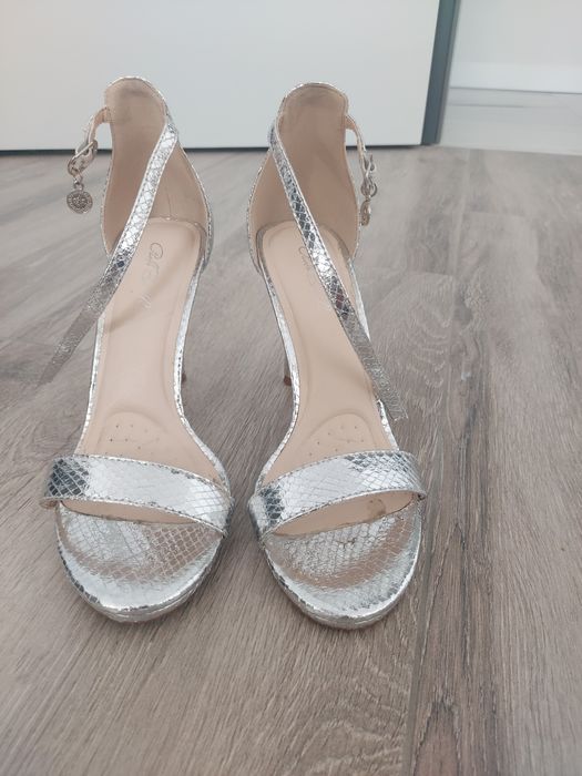 Sandale marimea 37