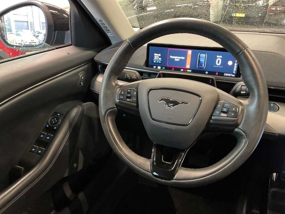 Ford Mustang Mach-E electric drive 198kW 269ks 76kwh