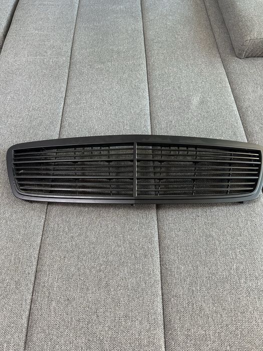 Решетка за Мерцедес w203 —C klass- черна