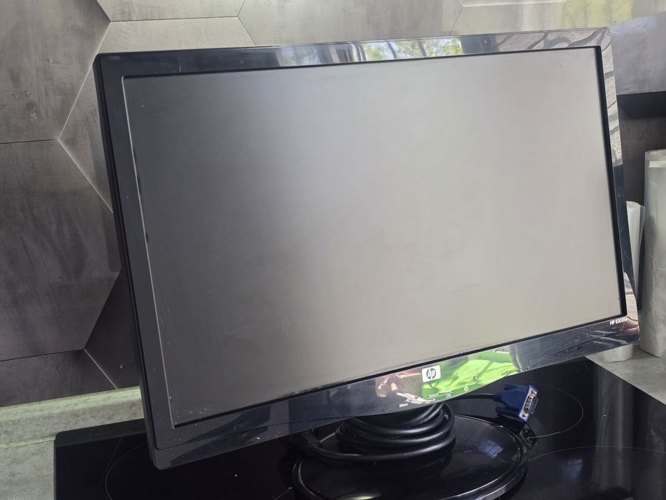 Монитор HP  в хорошем состоянии