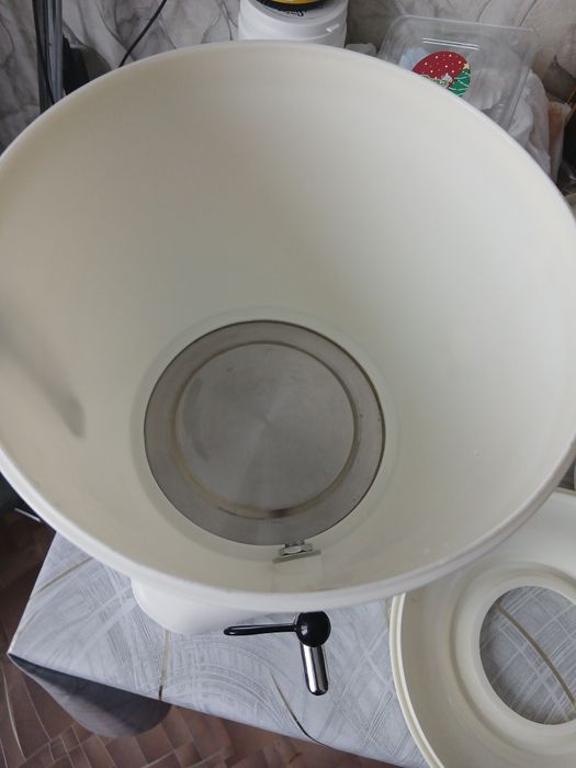 Электросамовар новый.