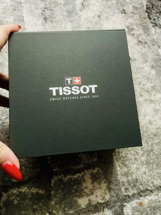 Дамски часовник Tissot Bellissima T1260 двуцветна стоманена верижка