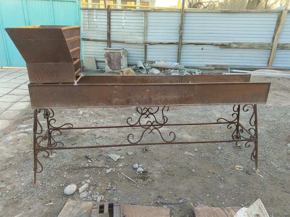 Мангал новый с топкой.