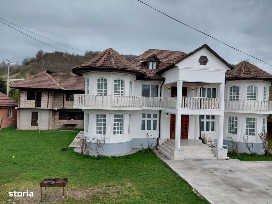 Casa cu 5 camere + teren intravilan de 1209 mp in Iscroni- Aninoasa