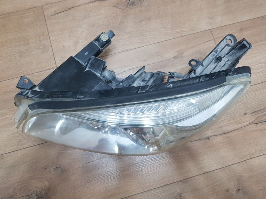 Продам фару на рав4