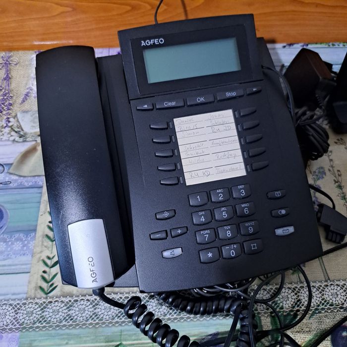 Telefoane fixe și mobile