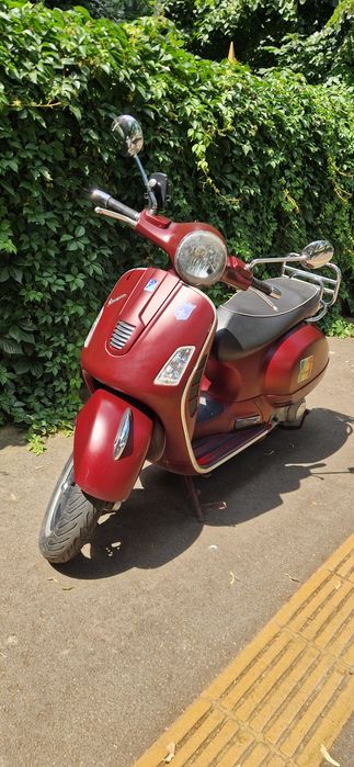 Piaggio Vespa 300 GTS scuter moto