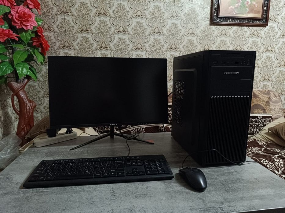 Игровой компьютер с монитором