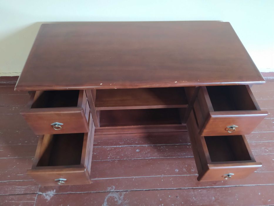 Шкаф масивно дърво