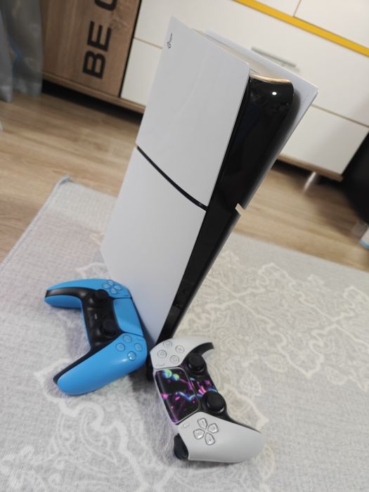 Vând PS 5 Slim + doua controllere!
