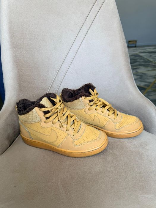 Продам 4 пары обуви