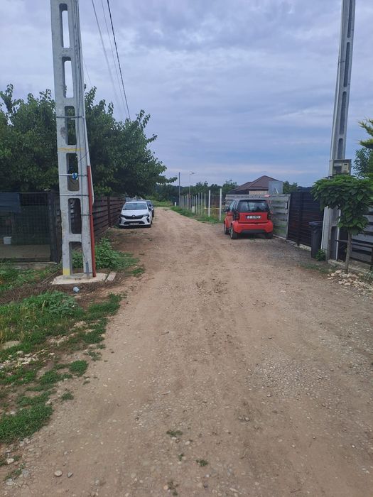 Teren intravilan 300 mp – Dârza, Crevedia | 22 m deschidere | Între case | 17.900 € negociabil