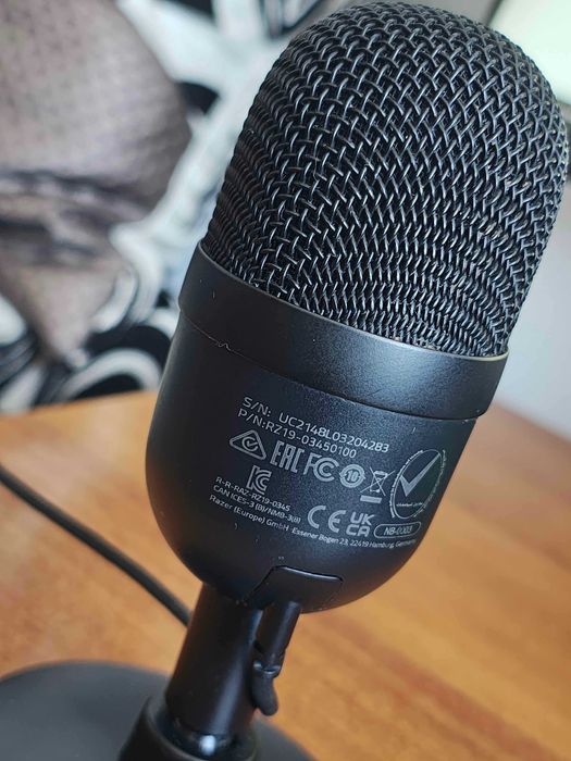 Razer Seiren Mini Black cu cutie și accesorii – stare impecabilă