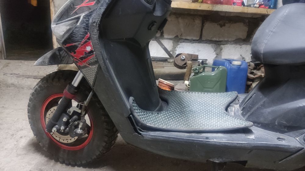 Продам или обмен скутер с документами.