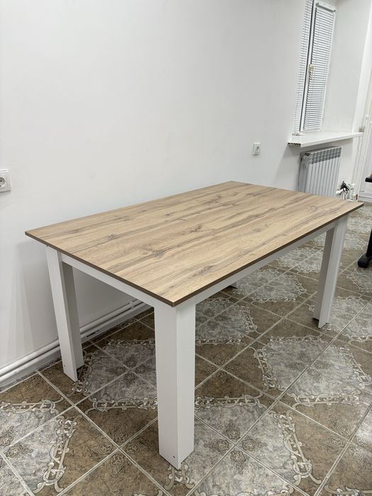 Обеденный стол для кухни