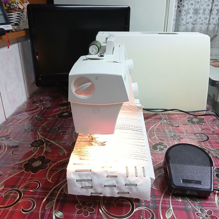 Masina de cusut PFAFF 1142 cu butoniera automata dintr-un singur pas