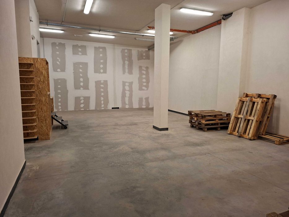 Отдава под наем склад в жк Младост 1А