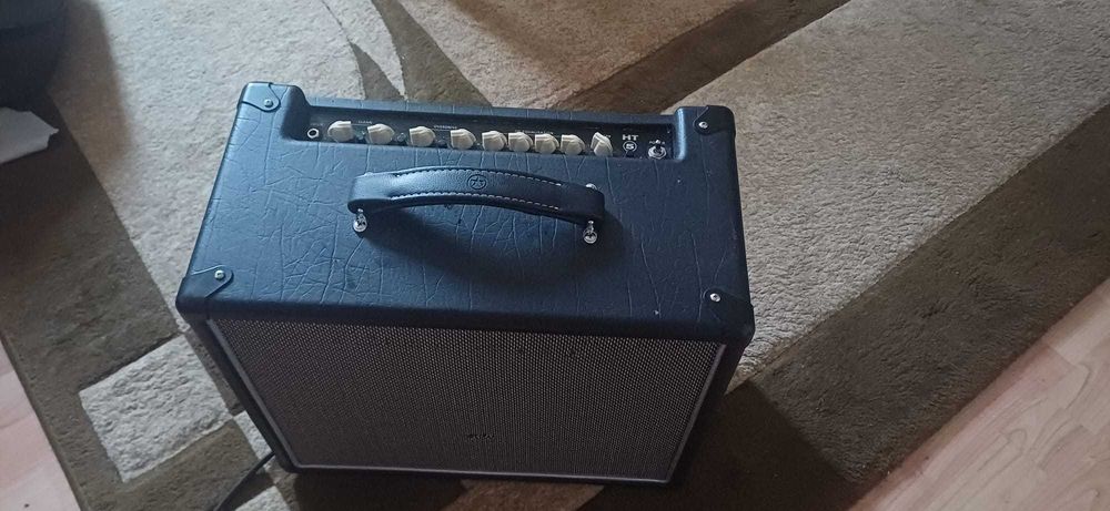 statie chitara Blackstar ht-5R MKII pe lampi