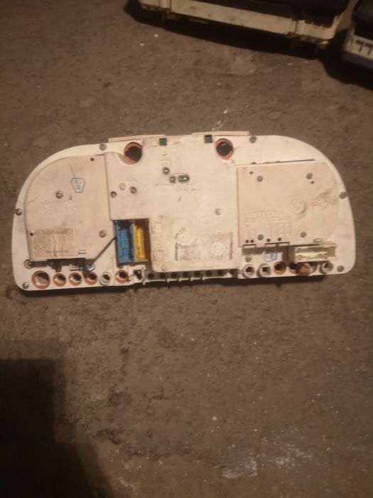 БМВ 520, Е28 щиток приборов.