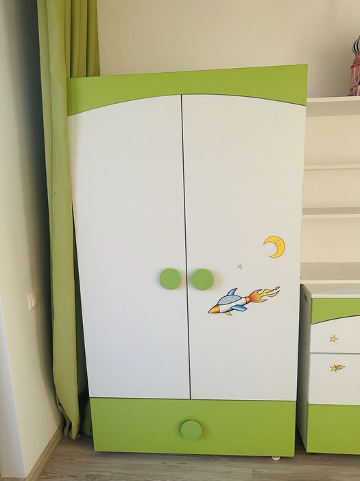 Mobila camera copil (pat, dulapuri, etajere)