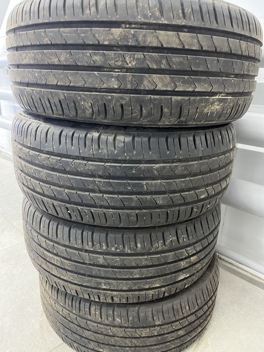 Продам летний комплект резины 225/45 R17 KUMHO