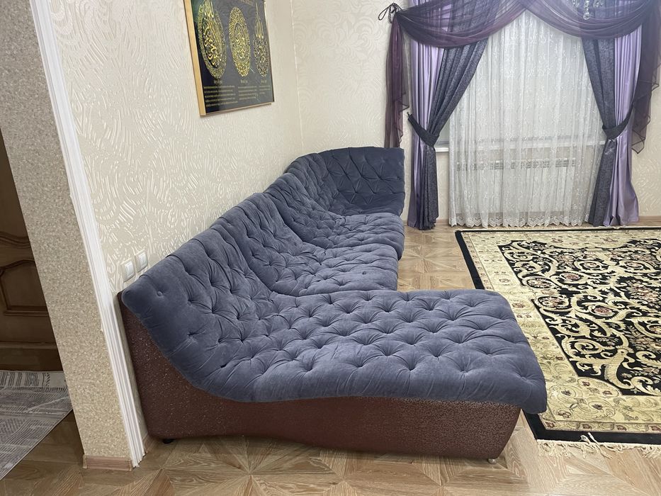 Диван гостинный большой