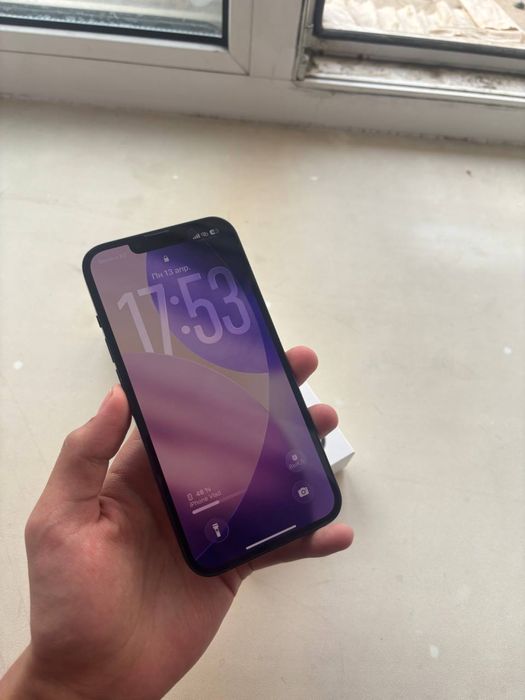 Продам айфон 13.