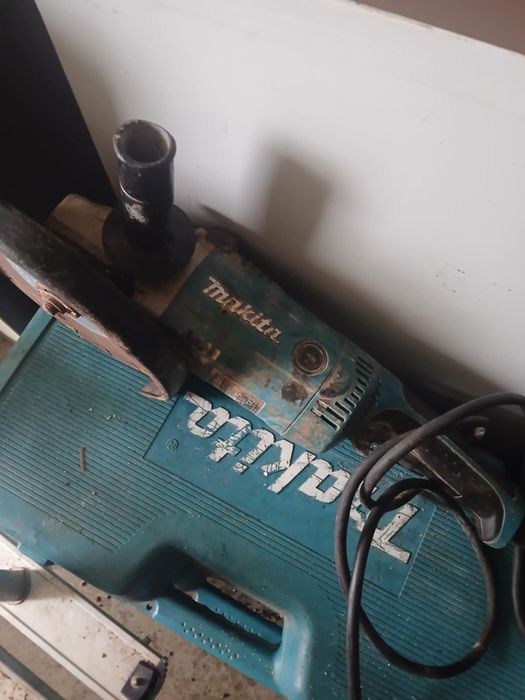 Vând scule de construcție